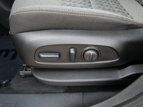 Used 2024 Chevrolet Equinox LT FWD image 23