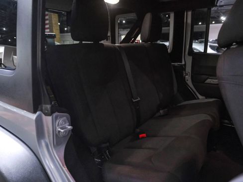 Used 2018 Jeep Wrangler Unlimited Sport S AWD/4WD image 30