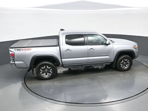 Used 2020 Toyota Tacoma TRD Off-Road AWD/4WD image 41