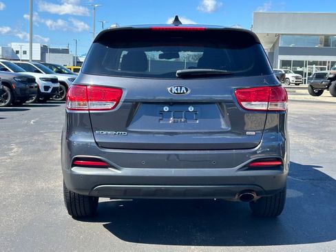 Used 2017 Kia Sorento LX w/ LX Convenience Package image 6