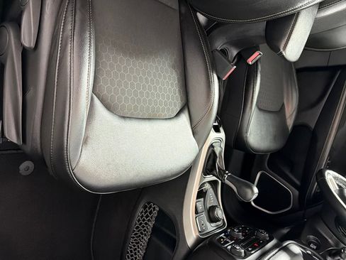 Used 2018 Jeep Compass Latitude w/ Popular Equipment Group AWD/4WD image 24