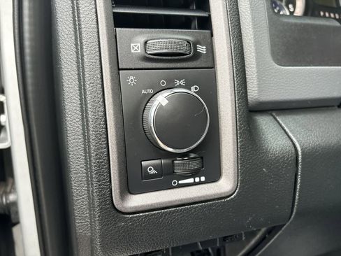 Used 2016 RAM 2500 Tradesman w/ Chrome Appearance Group image 11