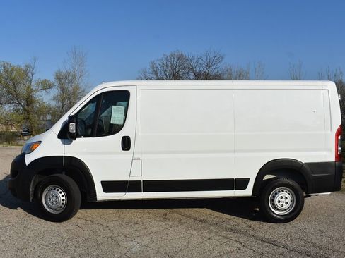Used 2025 RAM ProMaster 2500 w/ Convenience Group FWD image 3