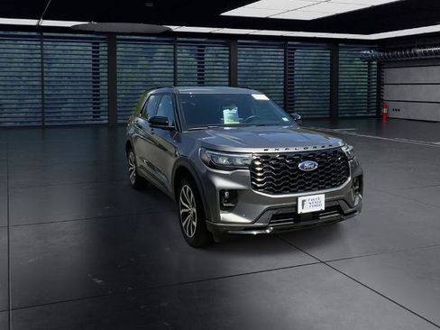 Certified 2026 Ford Explorer ST-Line AWD/4WD image 3