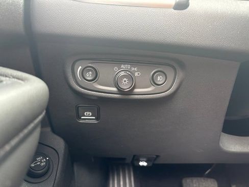 Used 2023 GMC Terrain SLT w/ LPO, Floor Liner Package FWD image 18