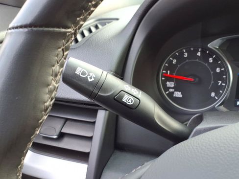 Used 2024 GMC Terrain SLT AWD/4WD image 30