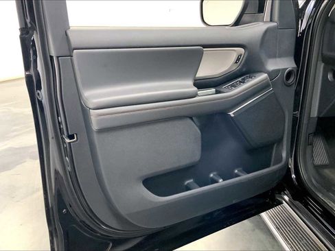 New 2025 Ford Expedition Active image 11