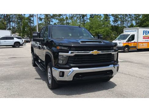 Used 2025 Chevrolet Silverado 2500 LT w/ Convenience Package AWD/4WD image 3