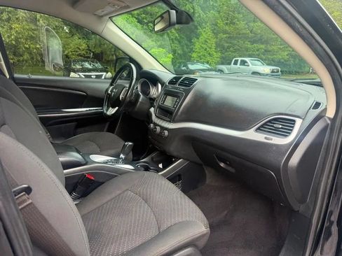 Used 2018 Dodge Journey SE w/ Connectivity Group FWD image 29