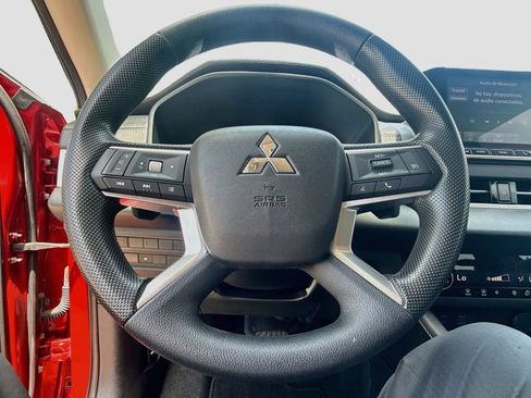 Used 2024 Mitsubishi Outlander ES FWD image 12