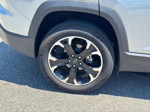 Used 2025 Chevrolet Equinox LT w/ Safety and Technology Package FWD image 12