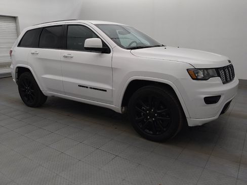 Used 2019 Jeep Grand Cherokee Altitude RWD image 11