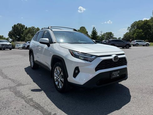 Used 2022 Toyota RAV4 XLE Premium FWD image 8