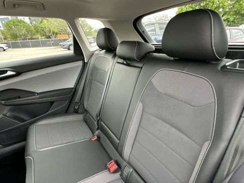 Used 2022 Volkswagen Taos SE w/ Panoramic Sunroof Package FWD image 22