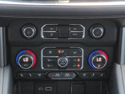 Used 2022 Chevrolet Tahoe Premier RWD image 19