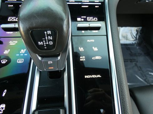 Used 2018 Porsche Panamera 4 image 68