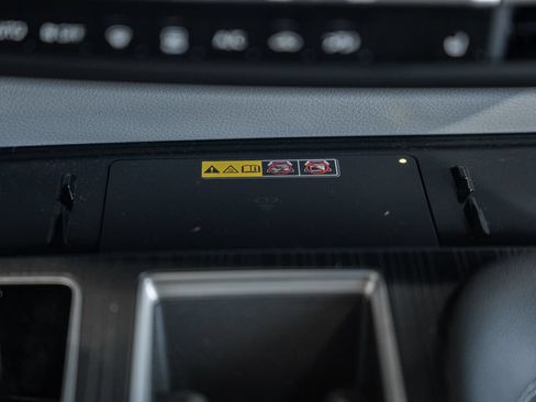Used 2025 Toyota Sienna XLE FWD image 26