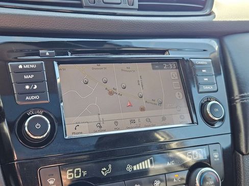 Used 2018 Nissan Rogue SL w/ Premium Package image 23