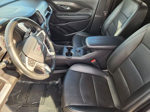 Used 2024 GMC Terrain SLT image 14