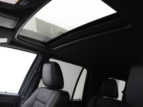 Used 2015 Ford Expedition Platinum image 19