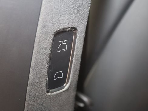 Used 2022 Tesla Model X image 58