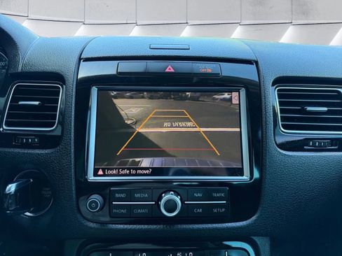 Used 2012 Volkswagen Touareg TDI image 14