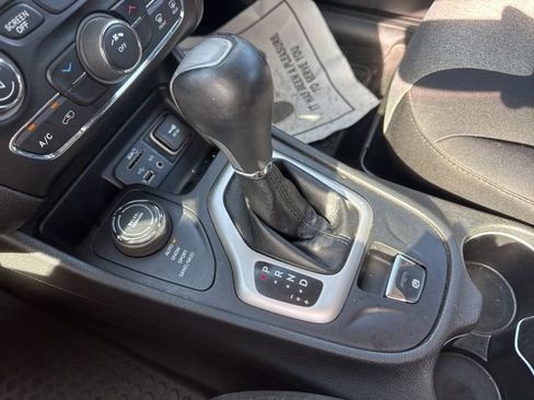 Used 2014 Jeep Cherokee Sport w/ Cold Weather Group AWD/4WD image 20