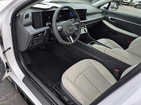 Used 2025 Hyundai Sonata SEL FWD image 10