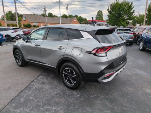Used 2025 Kia Sportage LX FWD image 5