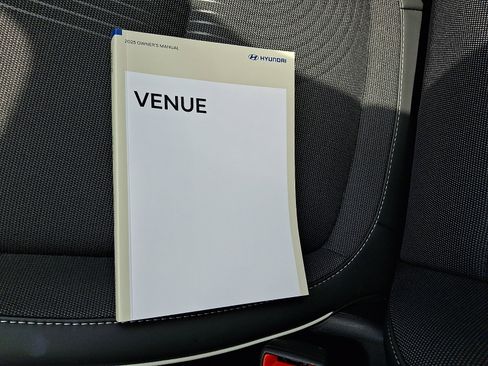 Certified 2025 Hyundai Venue Limited FWD image 26
