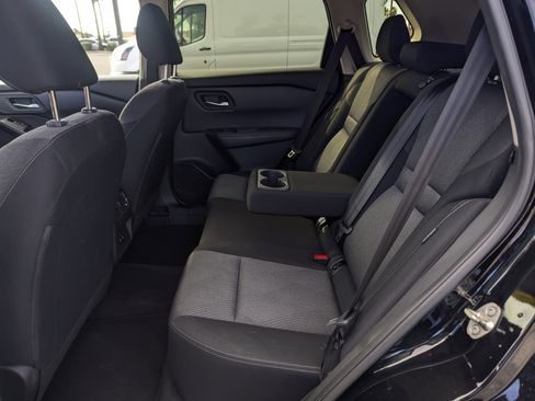 Used 2024 Nissan Rogue SV image 8