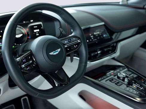 Used 2025 Aston Martin DBX 707 image 25