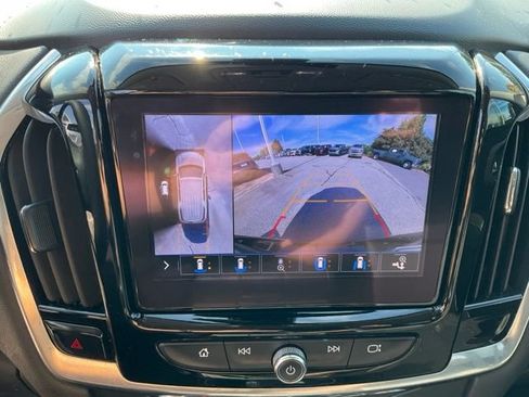Used 2020 Chevrolet Traverse LT w/ LT Premium Package FWD image 15