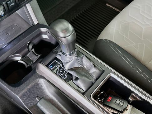 Certified 2020 Toyota Tacoma TRD Off-Road image 17