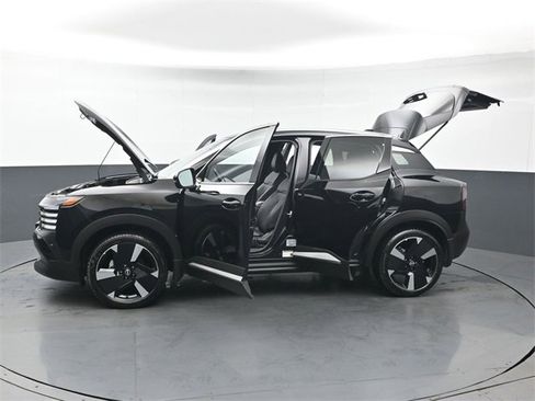 Used 2025 Nissan Kicks SR image 47