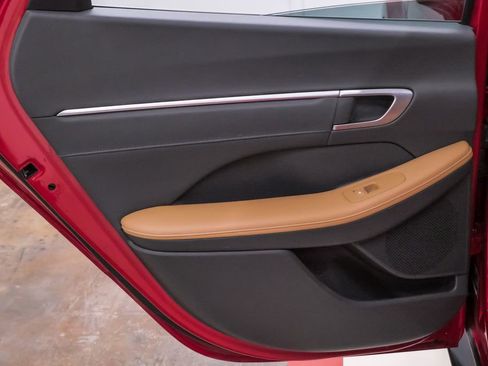 Used 2021 Hyundai Sonata Limited w/ Preferred Accessory Package image 27