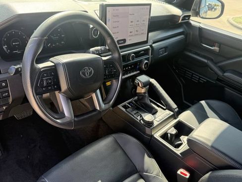 Used 2025 Toyota 4Runner Limited AWD/4WD image 9