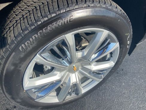 Certified 2024 Chevrolet Suburban High Country w/ Advanced Technology Package image 3