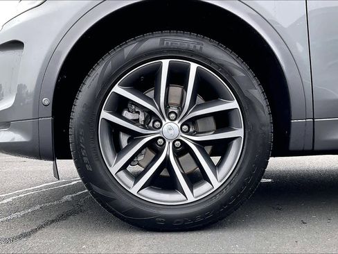 Used 2025 Land Rover Discovery Sport S image 12