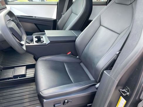 Used 2024 Tesla Cybertruck AWD Crew Cab image 32