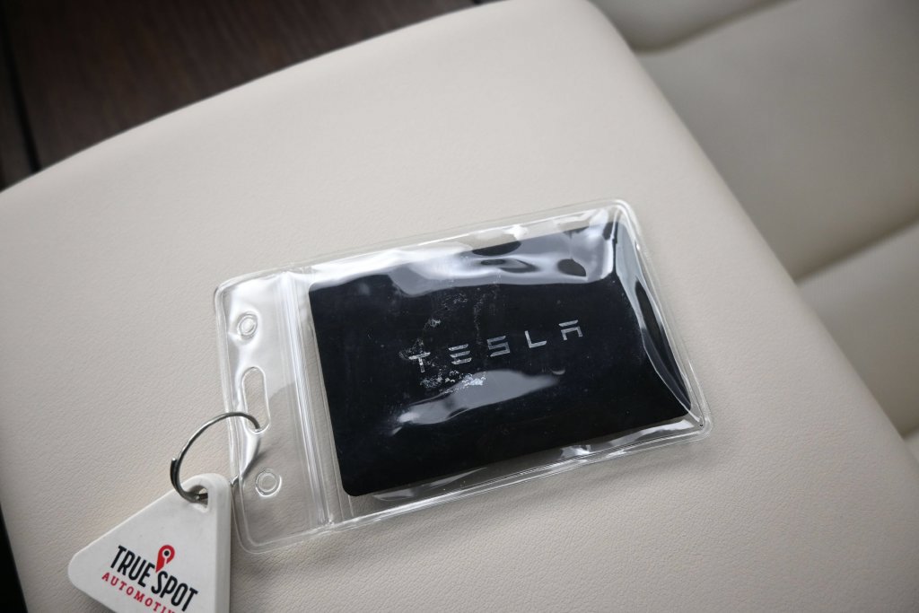 Used 2022 Tesla Model S AWD/4WD image 18