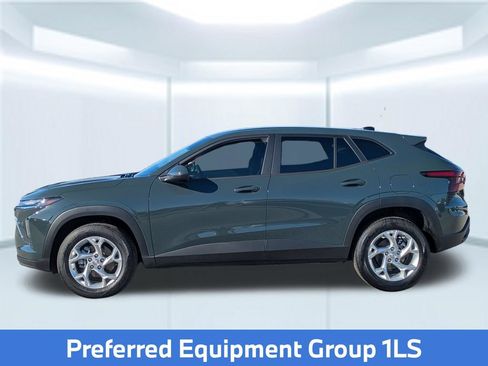 Used 2026 Chevrolet Trax LS w/ LS Convenience Package FWD image 2