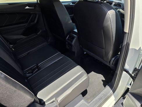 Used 2024 Volkswagen Tiguan SE FWD image 31