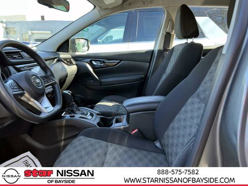 Used 2017 Nissan Rogue Sport SV image 16