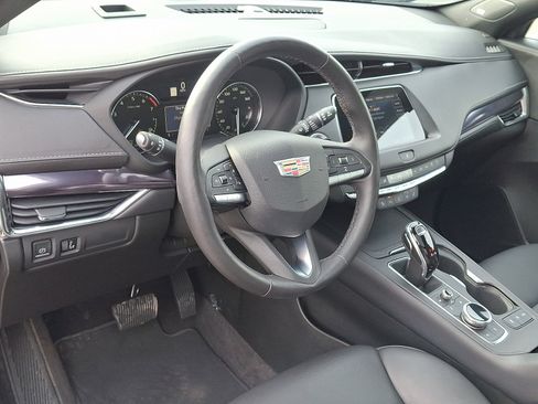 Certified 2023 Cadillac XT4 Luxury w/ Cold Weather Package image 15