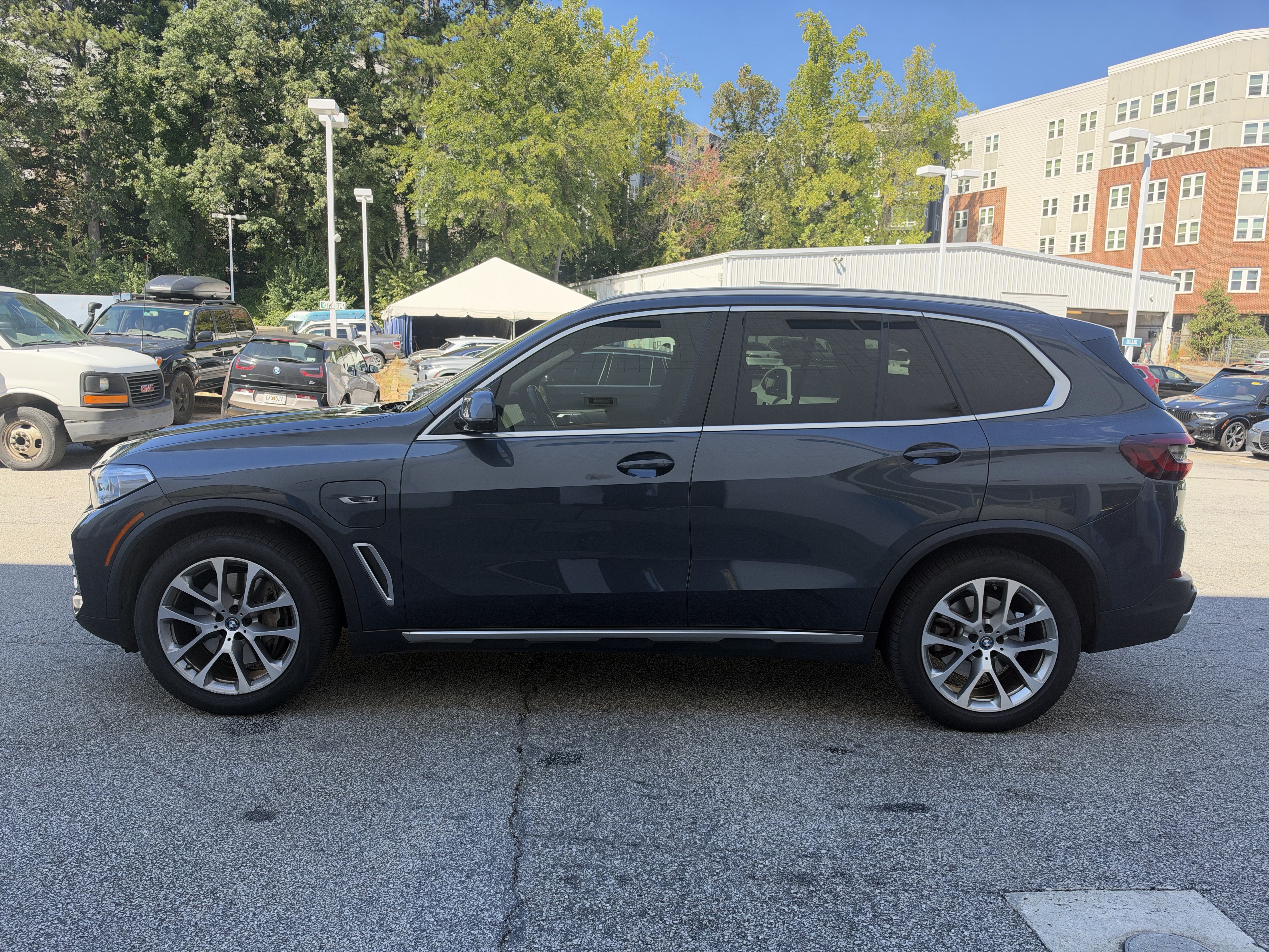 Used 2022 BMW X5 xDrive45e w/ Executive Package AWD/4WD image 2