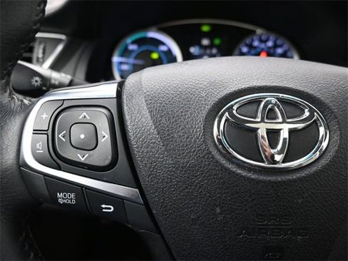 Used 2017 Toyota Camry XLE w/ Moonroof Package image 26