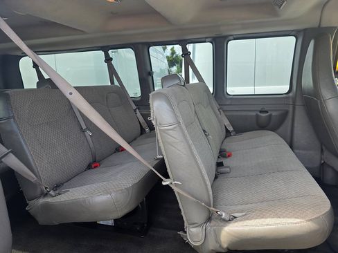 Used 2018 Chevrolet Express 3500 LT w/ LT Preferred Equipment Group RWD image 12