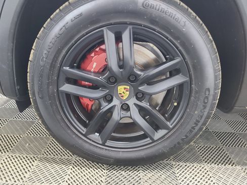 Used 2017 Porsche Cayenne AWD/4WD image 18