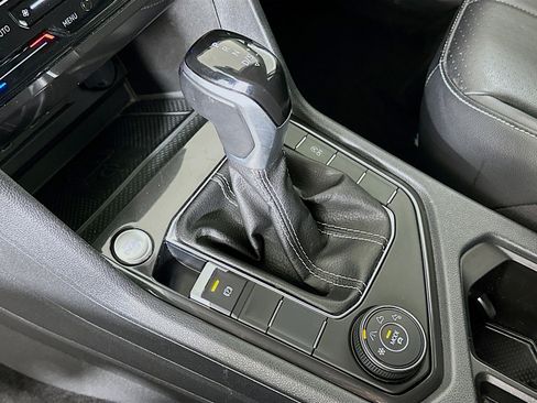 Used 2024 Volkswagen Tiguan SE image 24